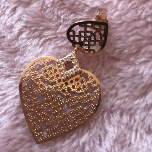 Two Hearts Gold Lace Filigree Dangle Earrings - Picture 3 of 3